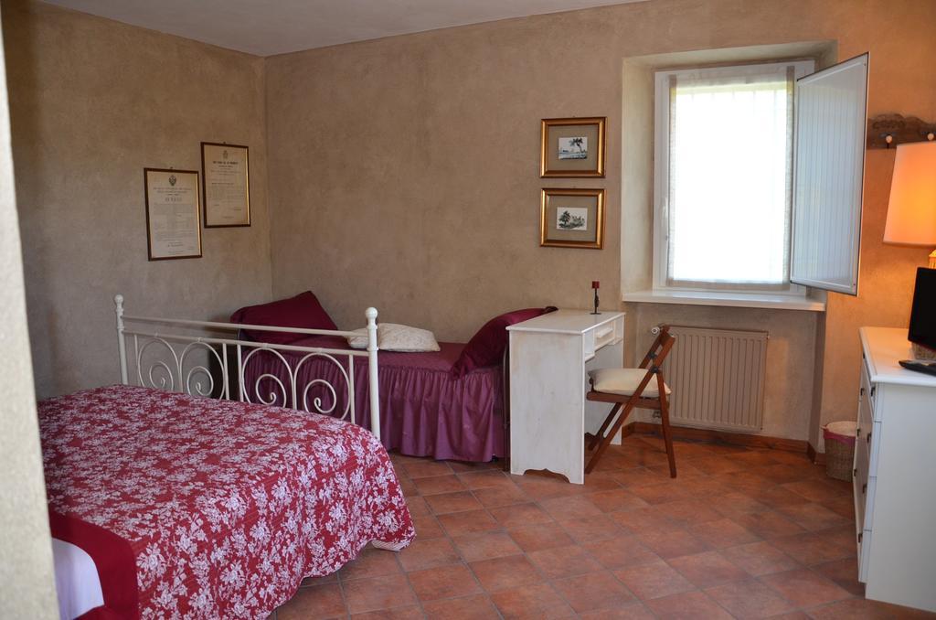 Casale Sambuceto Bed & Breakfast Compiano Room photo