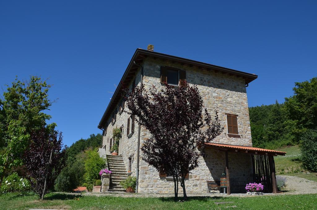 Casale Sambuceto Bed & Breakfast Compiano Exterior photo