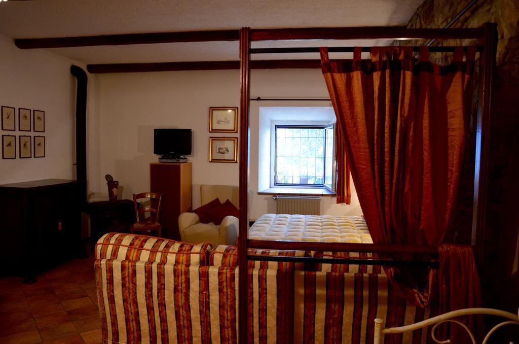 Casale Sambuceto Bed & Breakfast Compiano Exterior photo