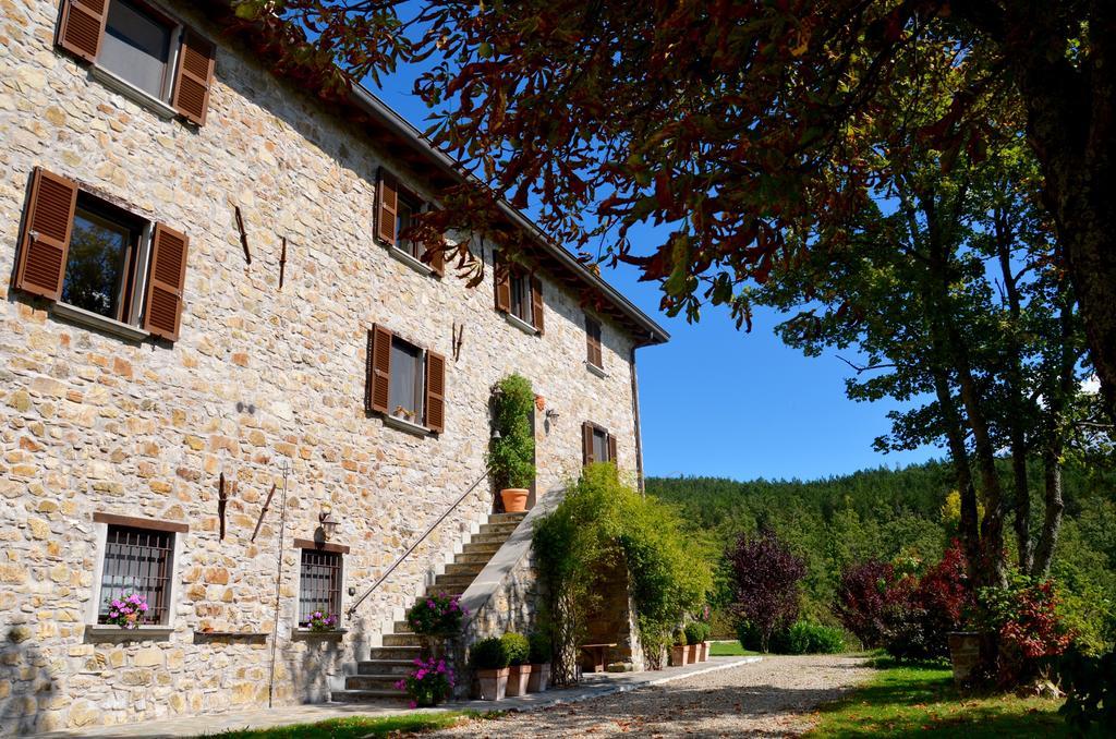 Casale Sambuceto Bed & Breakfast Compiano Exterior photo